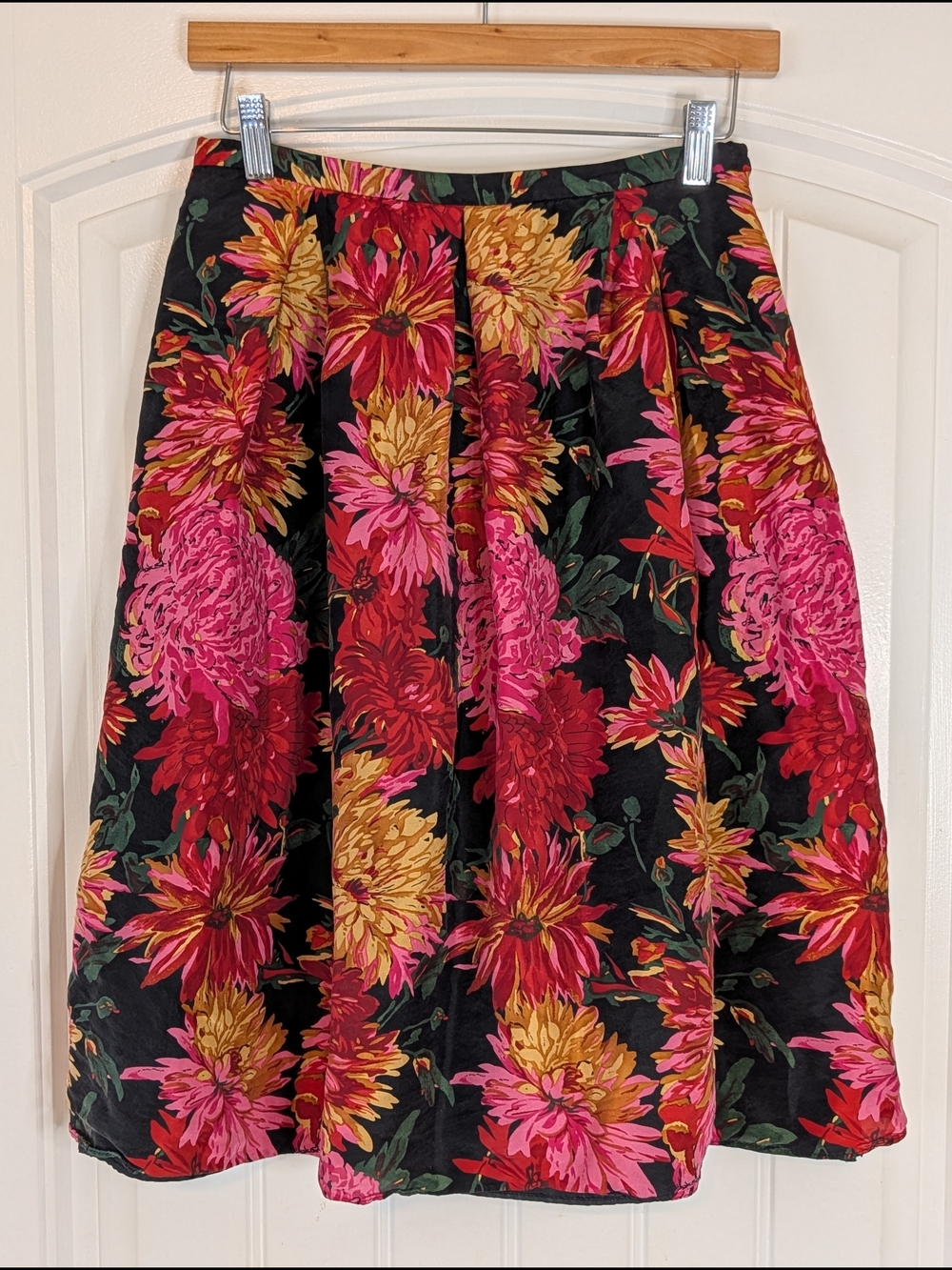 Vintage Talbot's Pure Silk Floral Patterned Knee Length Skirt